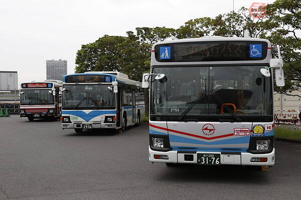 珍幕いろいろ　都営東急小田急京急京王関東集結「バスまつり2017」開催　運賃箱5.5万（写真57枚）