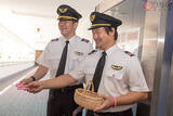 「パイロットが「ピンクリボン肩章」を着ける意義とは　JAL、乳がんに関する啓発活動で」の画像4