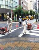 「「自転車横断帯」がクルマを惑わせる？　横断歩道に併設のアレ、撤去進むワケ」の画像5