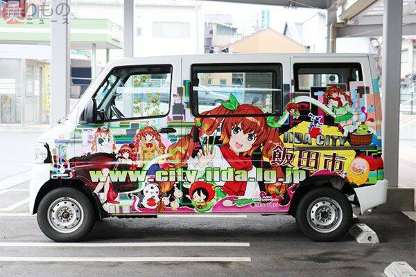 奇抜さで町おこし？　「ラッピング公用車」が増加中　「痛公用車」も