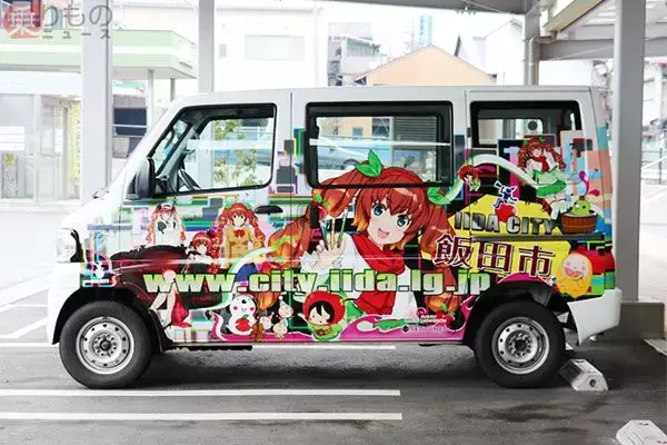 「奇抜さで町おこし？　「ラッピング公用車」が増加中　「痛公用車」も」の画像