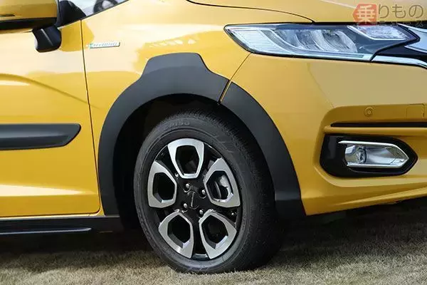 「クルマはどうなればクロスオーバー？　ホンダ「フィット CROSS STYLE」に見るその一線」の画像