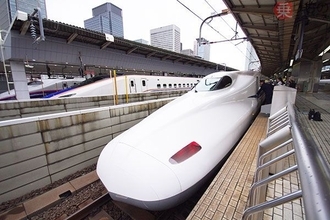 長～い編成の列車、新幹線や在来線の1位は？　私鉄は意外な「伏兵」も