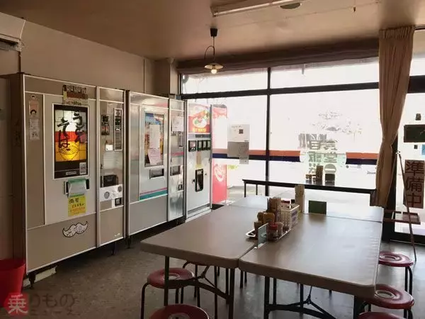 「レトロ自販機」なぜ存続可能？　うどんやハンバーガーのアレ　まだ現役のワケ