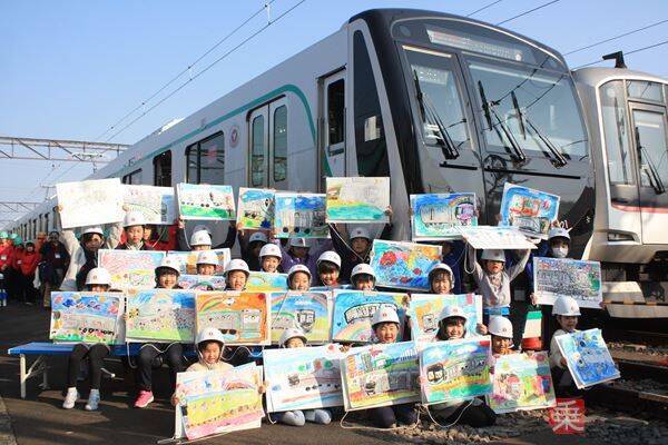 新型電車系の絵が走る 東急田園都市線の車両基地で制作イベント 18年2月24日 エキサイトニュース