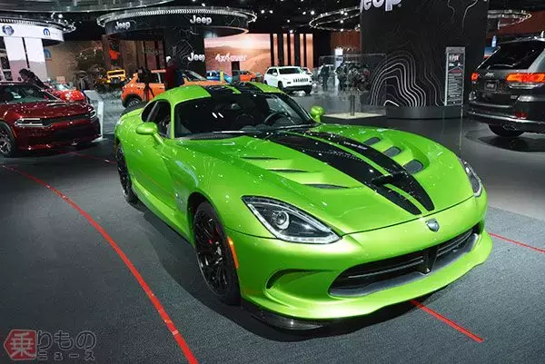 「ダッジ「チャレンジャー」どんなクルマ？　スタイルもパワーもいわゆる「アメ車」！」の画像