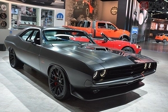 ダッジ「チャレンジャー」どんなクルマ？　スタイルもパワーもいわゆる「アメ車」！