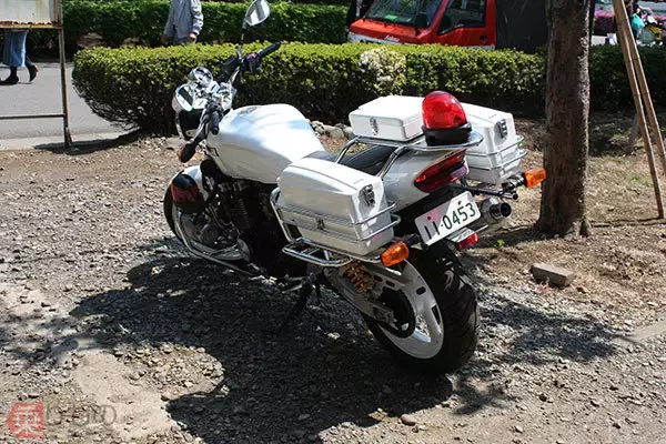 「陸自の白バイは「白バイ」にあらず？　隊の警察組織「警務隊」とその専用バイクとは」の画像
