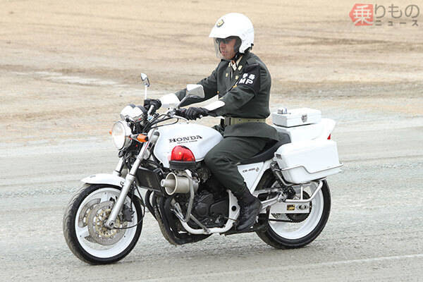 陸自の白バイは 白バイ にあらず 隊の警察組織 警務隊 とその専用バイクとは 18年6月28日 エキサイトニュース