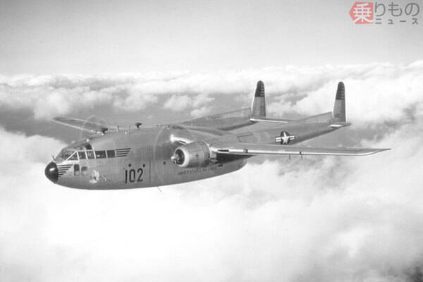 飛行機の「双胴機」なぜそのカタチ？　P-38「ライトニング」ほか、それぞれのワケ
