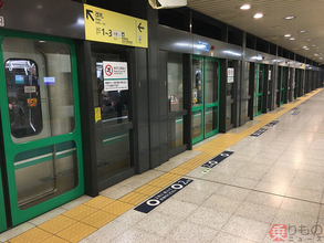 高さも動きもいろいろ　複数タイプある駅のホームドア、その使い分けは