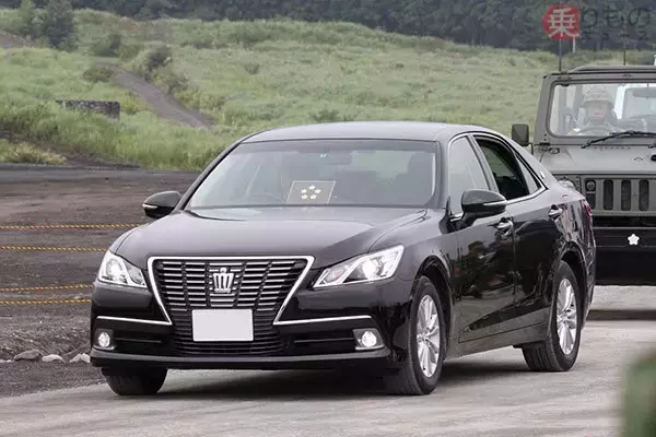 「「JPN TAXI」自衛隊への思わぬ影響　商用「クラウン」消滅で黒塗り将官車どうなった？」の画像