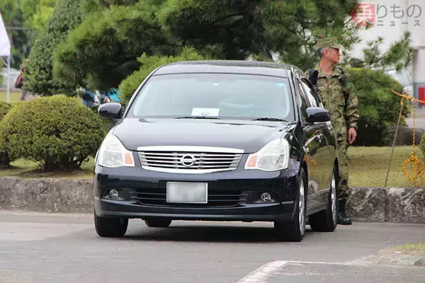 「「JPN TAXI」自衛隊への思わぬ影響　商用「クラウン」消滅で黒塗り将官車どうなった？」の画像