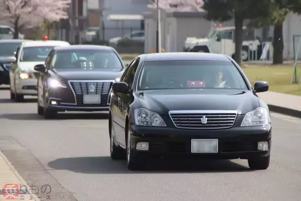 「「JPN TAXI」自衛隊への思わぬ影響　商用「クラウン」消滅で黒塗り将官車どうなった？」の画像