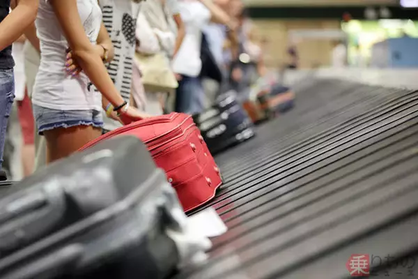 なぜ空港でスーツケースが捨てられるのか　対応に苦慮する関空、無料引き取りサービス開始