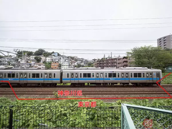 「都県境越え、実に11回！　小田急小田原線と蛇行する境の謎」の画像