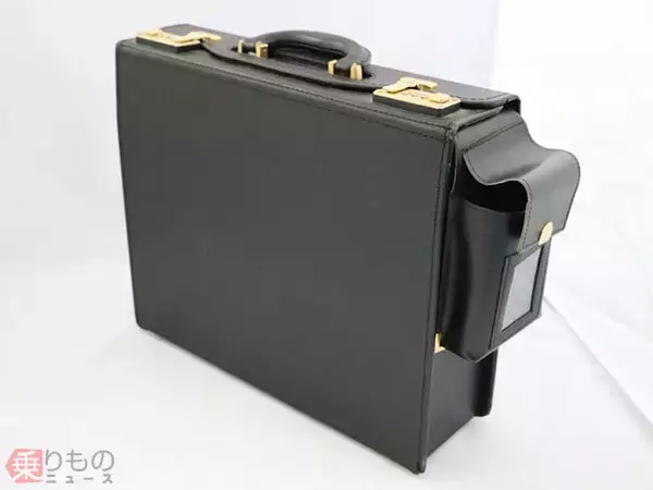 本物の乗務員カバン、700系方向幕など販売　レアな名松線通券箱も　JR東海鉄道倶楽部