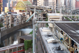 線路4本の複々線、東京と大阪のJR線でタイプが異なるワケ　時代と文化で違い