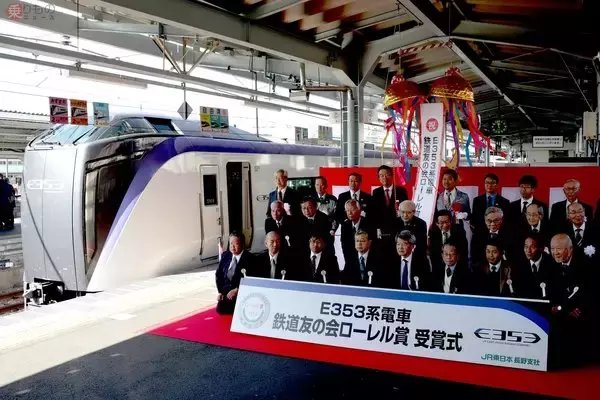 「特急「あずさ」新型E353系どこが優れているのか？　斬新、高機能、速度向上担うホープ」の画像
