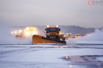 雪と戦う新千歳空港、圧巻の「全幅一方向除雪」とは