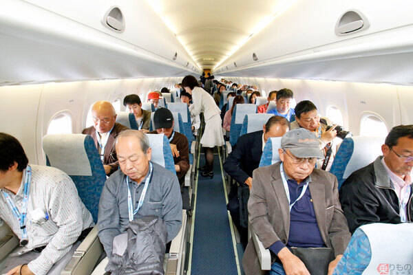 さよならJAC「DHC8-Q400」！　退役ツアーに参加　空港ローパス興奮のラストフライト！