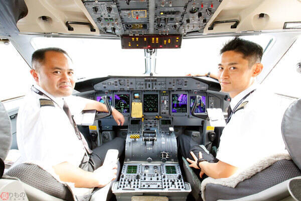 さよならJAC「DHC8-Q400」！　退役ツアーに参加　空港ローパス興奮のラストフライト！