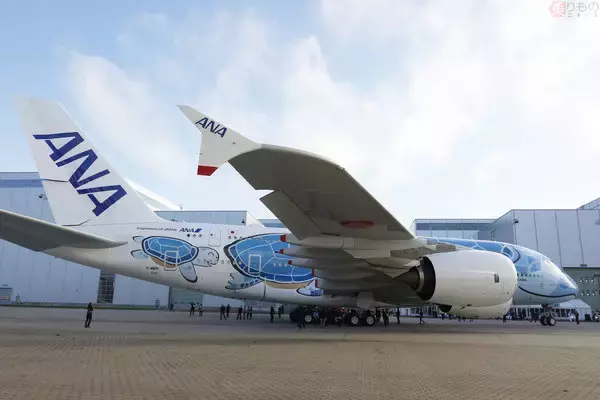 「日本初の巨大旅客機エアバスA380、姿を現す ANA「空飛ぶウミガメ」1号機、ドイツの工場で」の画像