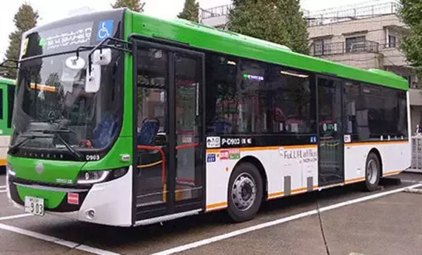「日本初！ 後ろまで通路に段差のない「フルフラットバス」都営バスに登場」の画像