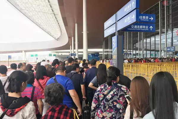 「世界最長海上橋、混雑で入場制限も 香港と珠海・マカオつなぐ港珠澳大橋の現状とは」の画像