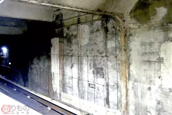 「東京メトロ銀座駅に姿を現した「戦跡」 空襲で破壊されたトンネルをどう復旧したのか」の画像