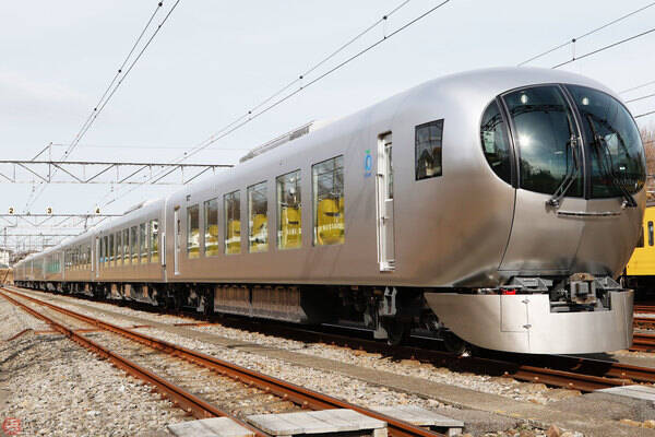 銀色の新型特急001系 ラビュー お披露目イベント開催 池袋へ体験乗車も 西武 19年2月15日 エキサイトニュース