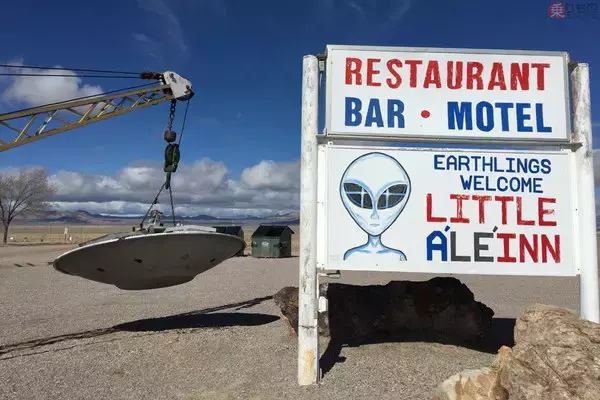 これも地産地消か エリア51ほど近く、世界中のUFOファン集う「エイリアンのお宿」とは