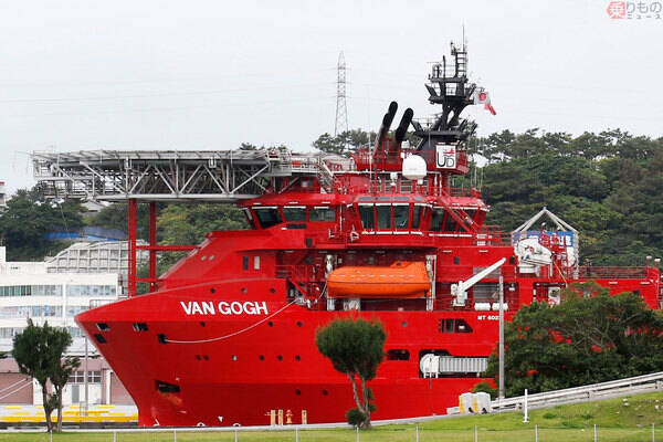 那覇軍港に「異形の真っ赤な船」あらわる その「深海能力」で墜落のF-35戦闘機捜索へ