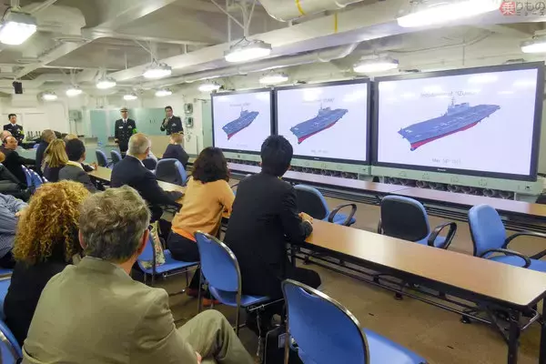 「空母化の海自「いずも」、東南アジアはどう見ている？ シンガポールで一般公開の意義」の画像