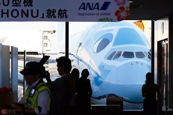 ついにテイクオフ！ ANAのエアバスA380型機「フライングホヌ」 超巨大機ハワイへ就航