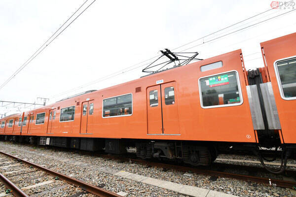 さようなら、JR大阪環状線の201系電車！ 引退を目前に控え「新旧」車両が並ぶ