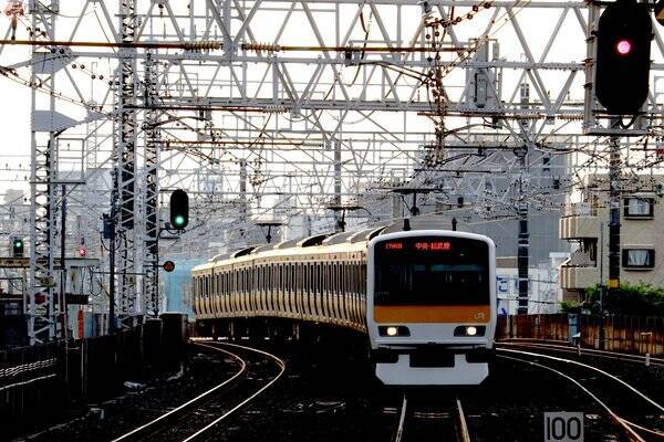 鉄道の信号機 何を運転士に伝えているのか 道路とは異なる色の組み合わせと意味 19年6月29日 エキサイトニュース