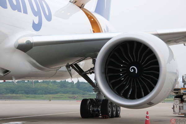 日本初導入 大容量＆長距離飛行OKなANA貨物機「ボーイング777F」テイクオフ！