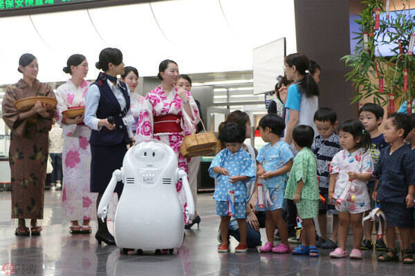 空港ロボット ジェット も園児と願い事 Jalが羽田で 七夕イベント 19年7月5日 エキサイトニュース 空港ロボット ジェット も園児と願い事 Jalが羽田で 七夕イベント 19年7月5日 エキサイトニュース