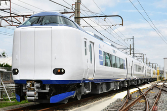 関空特急「はるか」の新型271系が登場！ 現行281系と連結、全席にコンセント設置