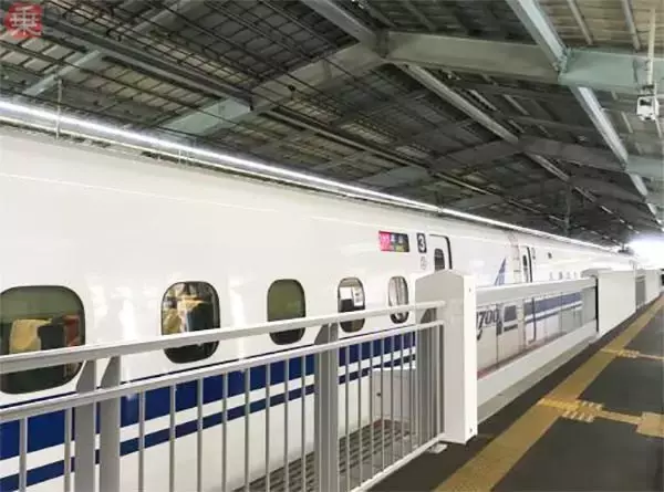 山陽新幹線の新神戸駅1番のりば、可動式ホーム柵使用開始 JR西日本