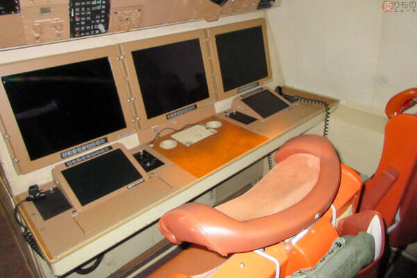 哨戒機の内装に見るお国柄 瀬取り監視で展開カナダ空軍CP-140「オーロラ」が機内公開