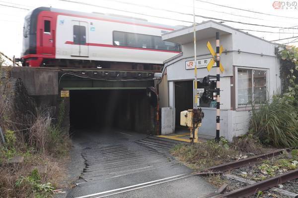 JRの駅に現れたのは私鉄の電車、どうしてこうなった？ 飯田線と名鉄線の不思議な関係
