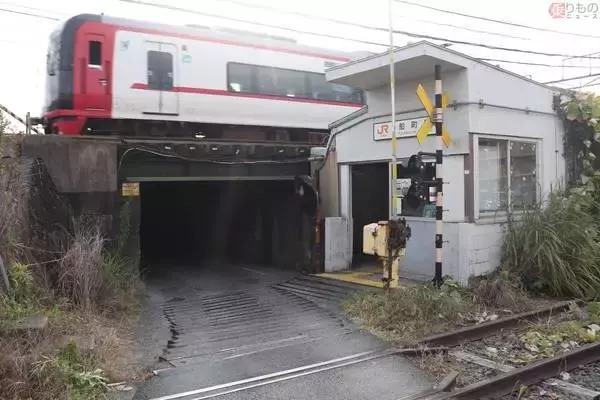 「JRの駅に現れたのは私鉄の電車、どうしてこうなった？ 飯田線と名鉄線の不思議な関係」の画像