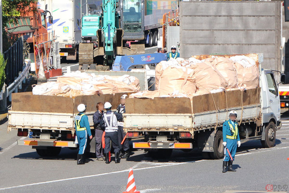 高速道路上の落下物 踏んだ人が悪い 事故の過失は問えるのか 損保会社に聞く 17年12月12日 エキサイトニュース