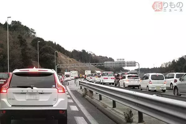 高速道路の加速車線「先頭で合流」浸透せず 理由は「マナーに反するように見えるから」？