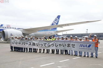 ANA成田～パース線が就航 豪州西部へ毎日直行便、クオッカ贈呈＆見送りで初便出発！
