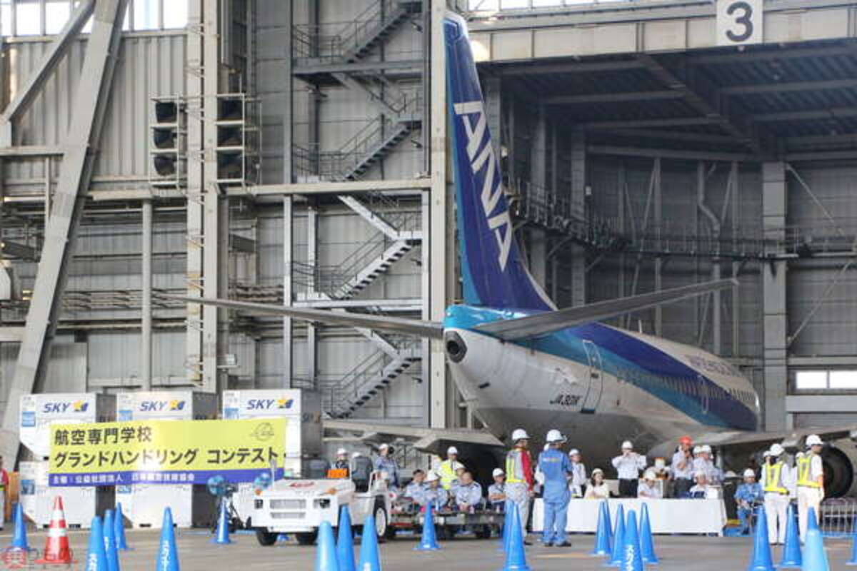 先生より速い 8の字走行 航空専門学校生の飛行機地上支援 即戦力 の技術とは 19年9月14日 エキサイトニュース