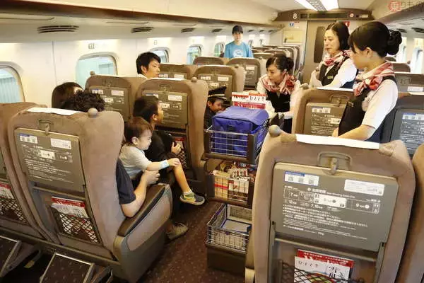 「ドクターイエロー車内へ JR東海・浜松工場「新幹線なるほど発見デー」に行った」の画像