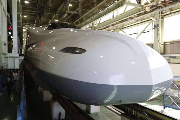 ドクターイエロー車内へ JR東海・浜松工場「新幹線なるほど発見デー」に行った